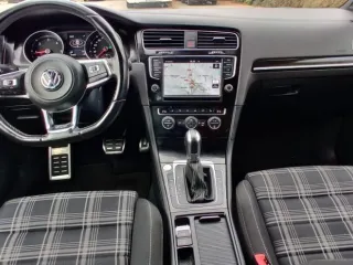 Volkswagen Golf 2.0 TDI DSG 2016 – fotografia 18