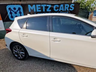 Toyota Auris 1.8 Vvt I Hybrid Automatik 2015 – fotografia 3