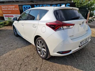 Toyota Auris 1.8 Vvt I Hybrid Automatik 2015 – fotografia 31