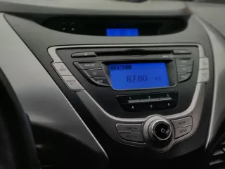 Hyundai Elantra 1.6 Mpi 2013 – fotografia 12