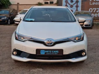 Toyota Auris 1.8 Vvt I Hybrid Automatik Comfort 2015 – fotografia 2