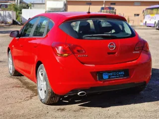 Opel Astra 1.4 Turbo Sport 2010 – fotografia 5