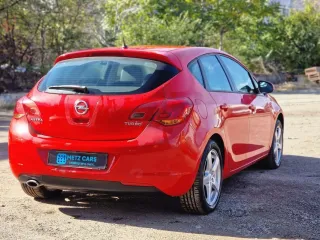 Opel Astra 1.4 Turbo Sport 2010 – fotografia 8
