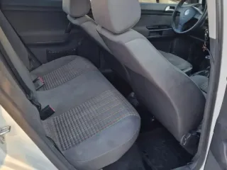 Volkswagen Polo 1.2 Attractive 2007 – fotografia 16