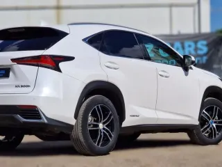 Lexus Seria NX 300h AWD Business 2018 – fotografia 2