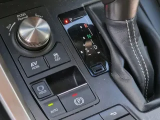 Lexus Seria NX 300h AWD Business 2018 – fotografia 26