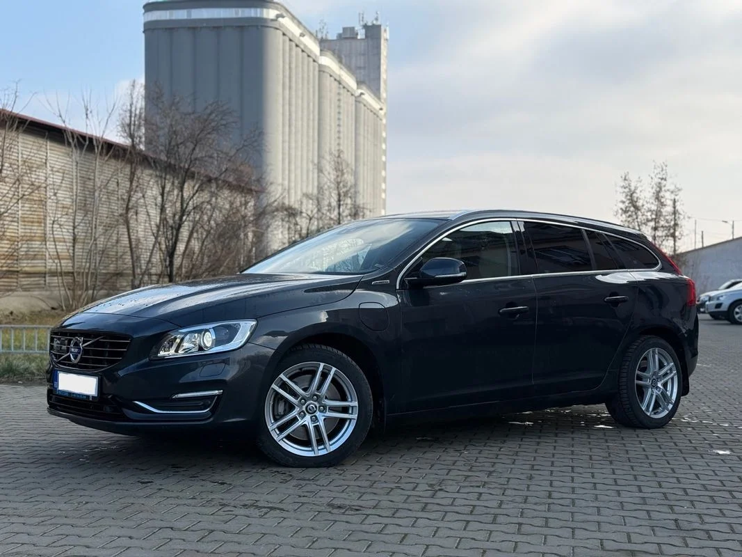 Volvo V60 D6 Plug In Hybrid AWD Geartronic Summum 2014