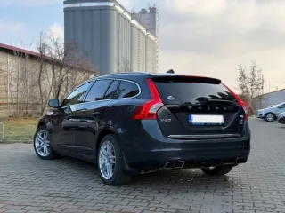 Volvo V60 D6 Plug In Hybrid AWD Geartronic Summum 2014 – fotografia 3