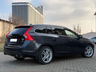 Volvo V60 D6 Plug In Hybrid AWD Geartronic Summum 2014 – fotografia 4