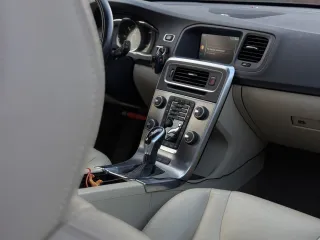 Volvo V60 D6 Plug In Hybrid AWD Geartronic Summum 2014 – fotografia 6