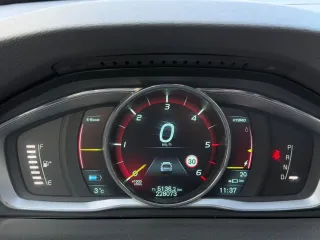 Volvo V60 D6 Plug In Hybrid AWD Geartronic Summum 2014 – fotografia 16