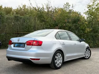 Volkswagen Jetta 1.2 TSI Trendline 2012 – fotografia 3