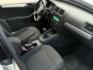 Volkswagen Jetta 1.2 TSI Trendline 2012 – fotografia 8