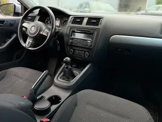 Volkswagen Jetta 1.2 TSI Trendline 2012 – fotografia 11