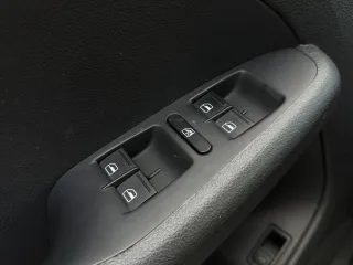 Volkswagen Jetta 1.2 TSI Trendline 2012 – fotografia 13