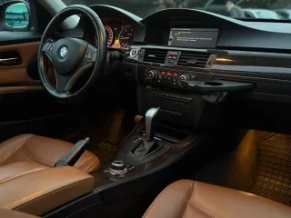 BMW Seria 3 318d DPF Aut Edition Exclusive 2011 – fotografia 11