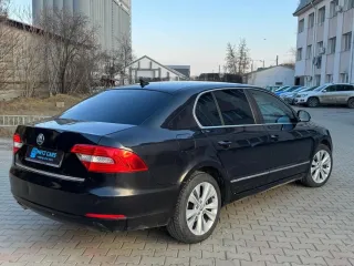 Škoda Superb 2.0 TDI Elegance DSG 2013 – fotografia 3