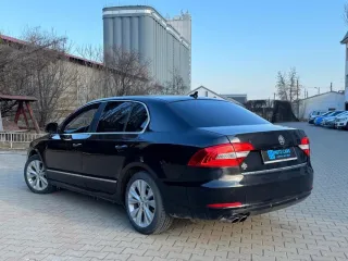 Škoda Superb 2.0 TDI Elegance DSG 2013 – fotografia 4