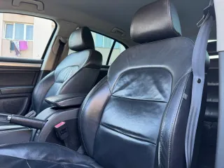 Škoda Superb 2.0 TDI Elegance DSG 2013 – fotografia 9