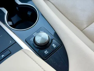 Lexus Seria Rx 2021 – fotografia 16