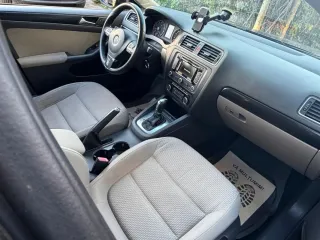 Volkswagen Jetta 2012 – fotografia 5