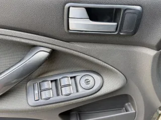 Ford Kuga 2 0l Tdci DPF Trend 2010 – fotografia 5